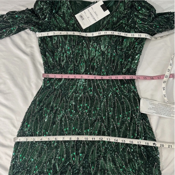 NWT $598 Mac Duggal [ 6 ] Long‎ Sleeve Beaded V-Neck Gown in Forest Green - Picture 3 of 14